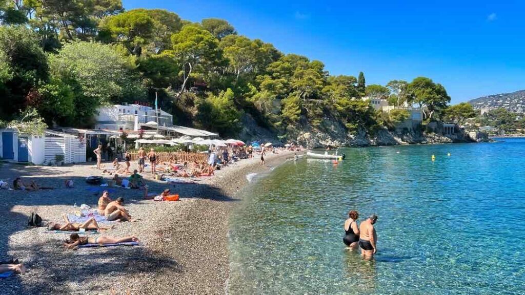 badende mennesker på Paloma Beach på Cap-Ferrat