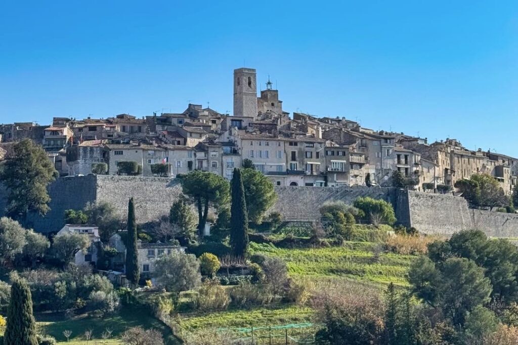 Byen Saint-Paul de Vence på en bakketop