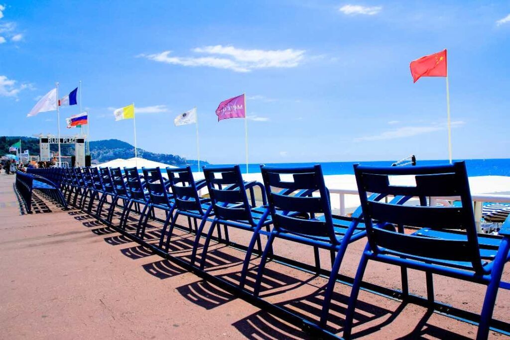 Les chaises bleues Promenade des Anglais