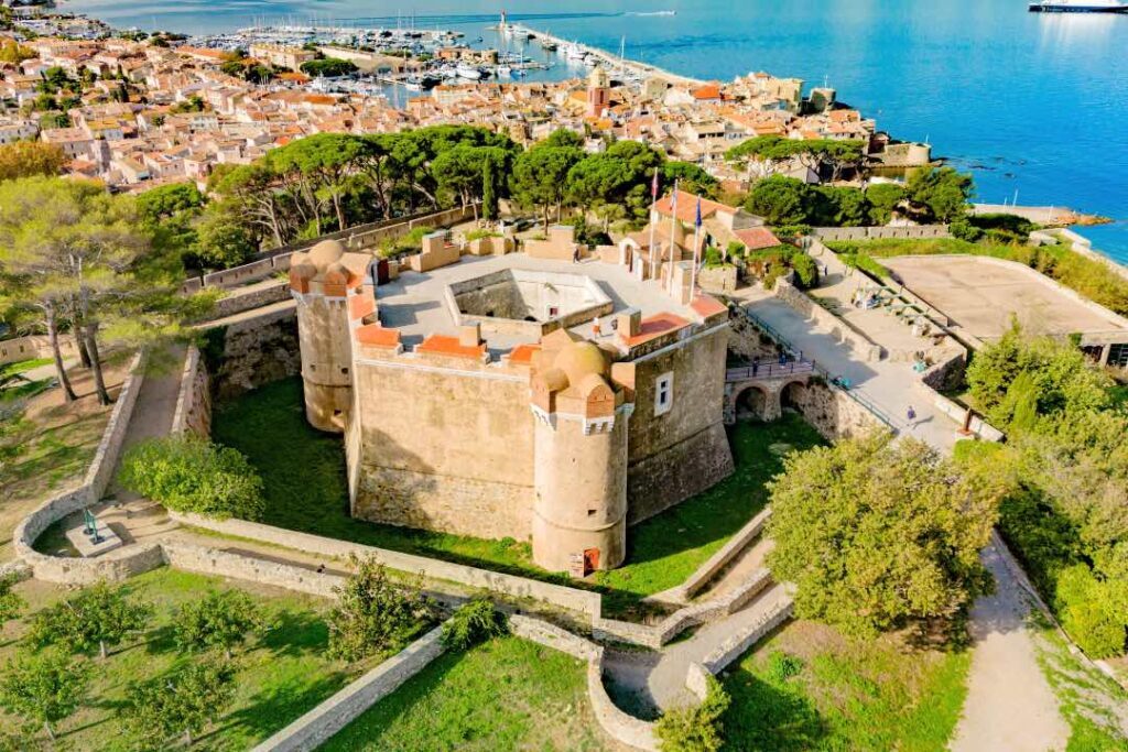 vue aérienne de la citadelle de Saint-Tropez