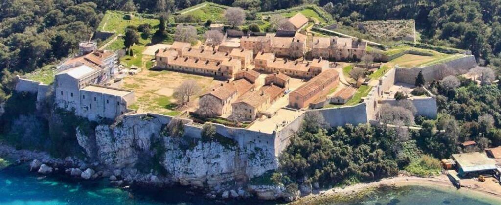 luftfoto af Fort Royal på øen Saint-Marguerite