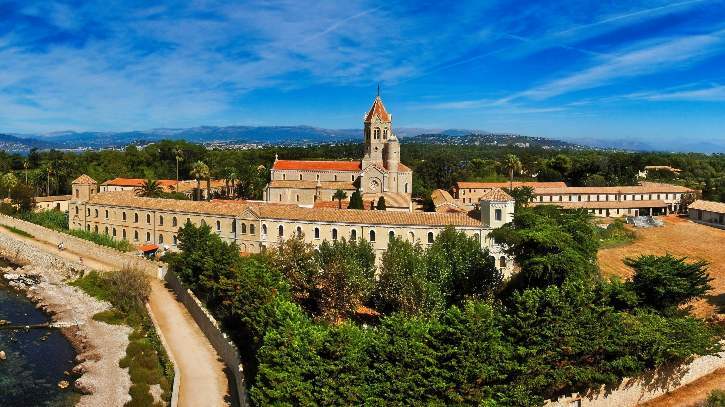 Kloster på øen Saint-Honorat