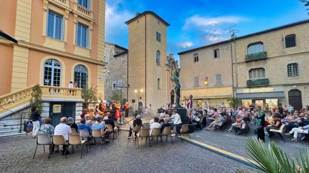 koncert på Place Clemenceau i Vence