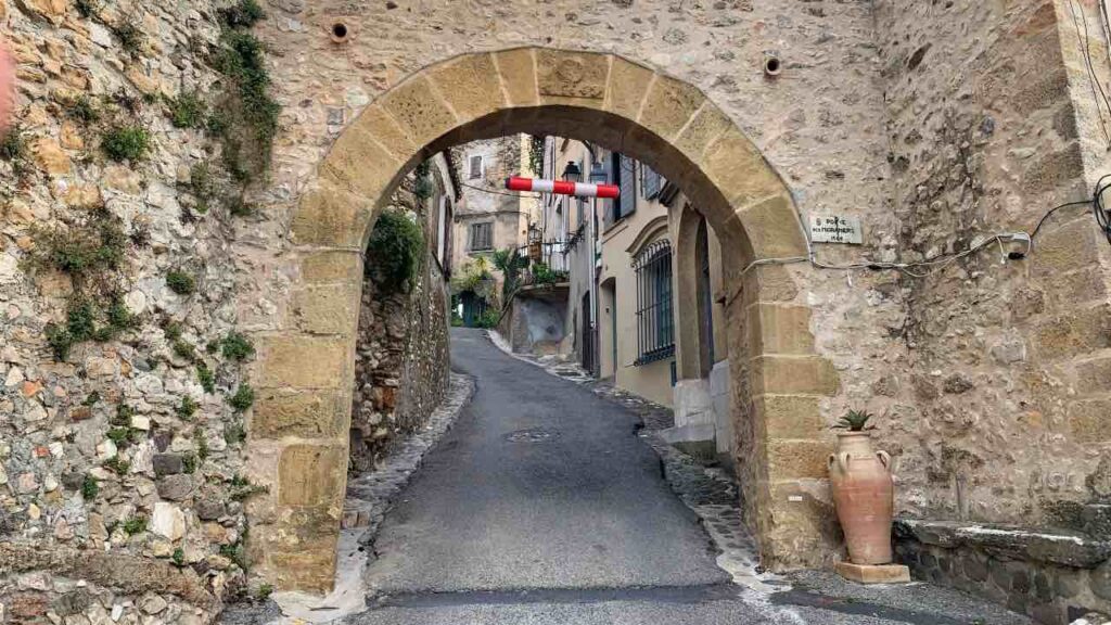 Porte des Migraines Biot