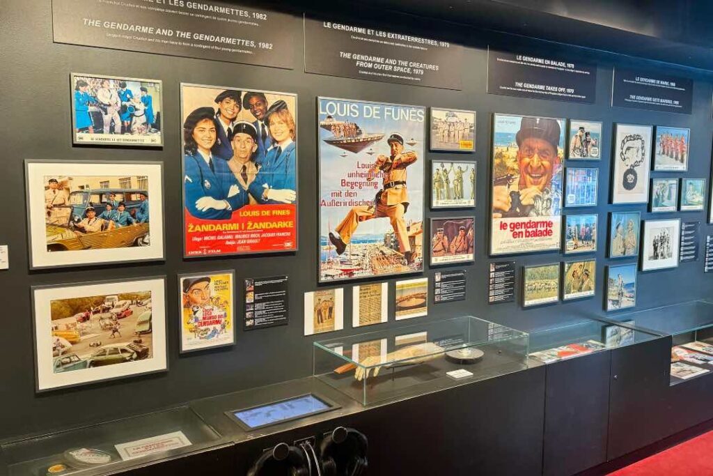 Plakatvæg i museet Gendarmerie et Cinéma I Saint-Tropez