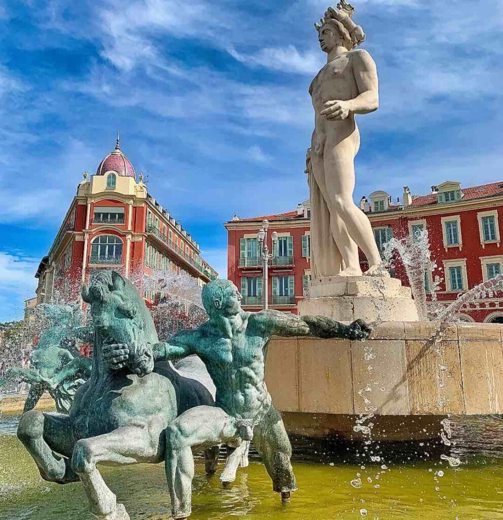 Fontaine de Soleil à Place Masséna