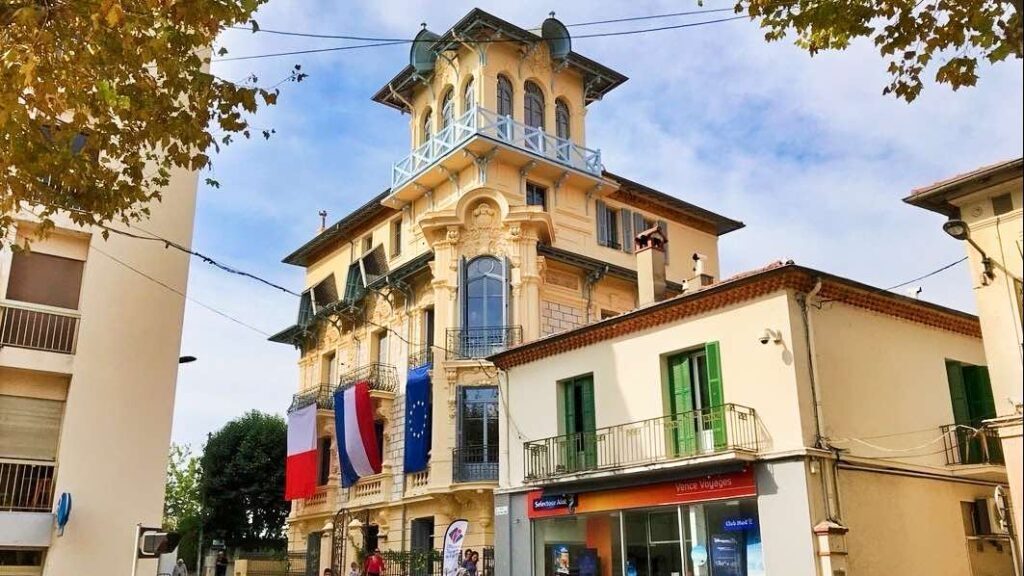 La Villa Alexandrine de 1911 avec la belle architecture Belle Époque