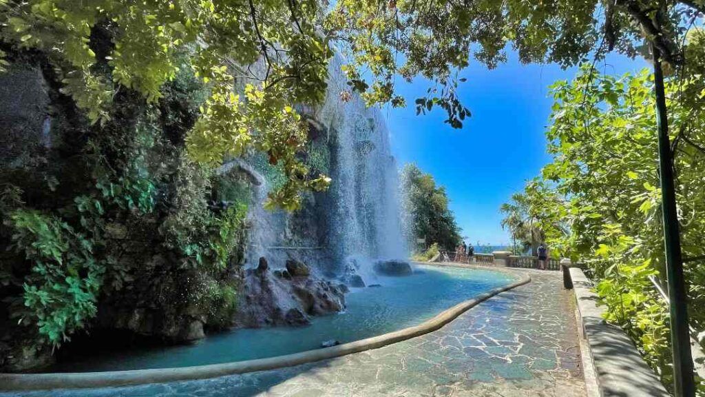 Cascade ade Colline du Chateau à Nice