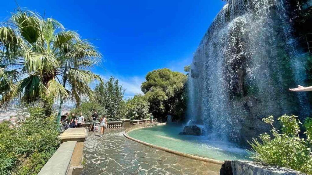 La cascade de la Colline du Château